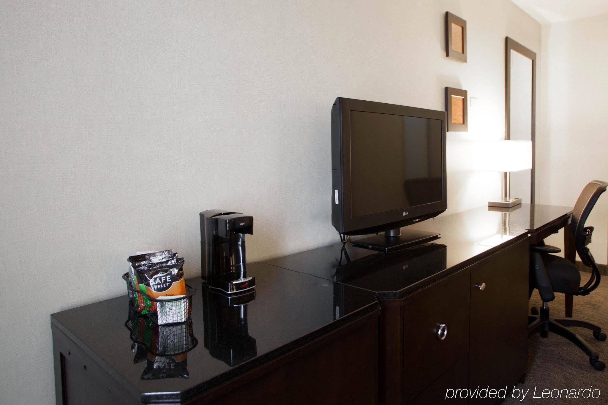 Best Western Chicago - Даунърс Гроув Екстериор снимка