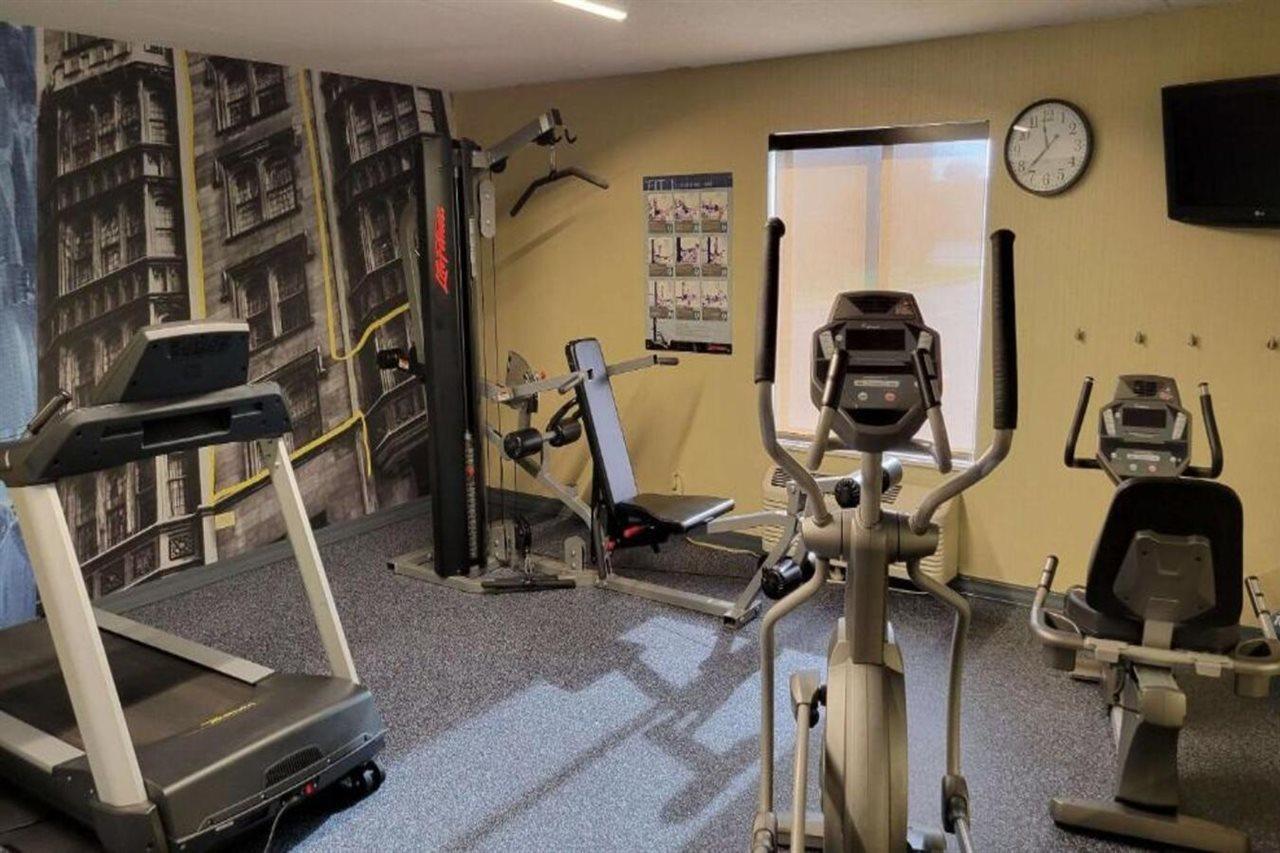 Best Western Chicago - Даунърс Гроув Екстериор снимка