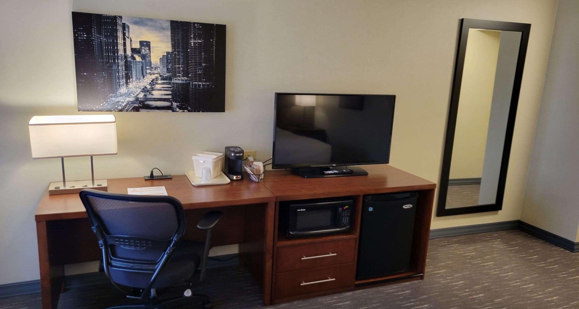 Best Western Chicago - Даунърс Гроув Екстериор снимка