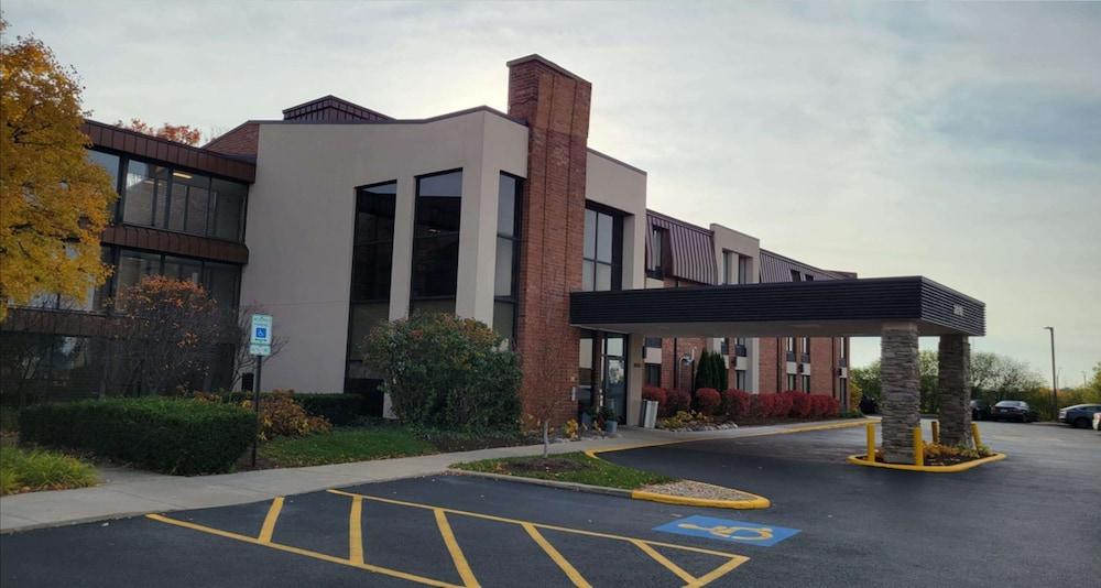 Best Western Chicago - Даунърс Гроув Екстериор снимка