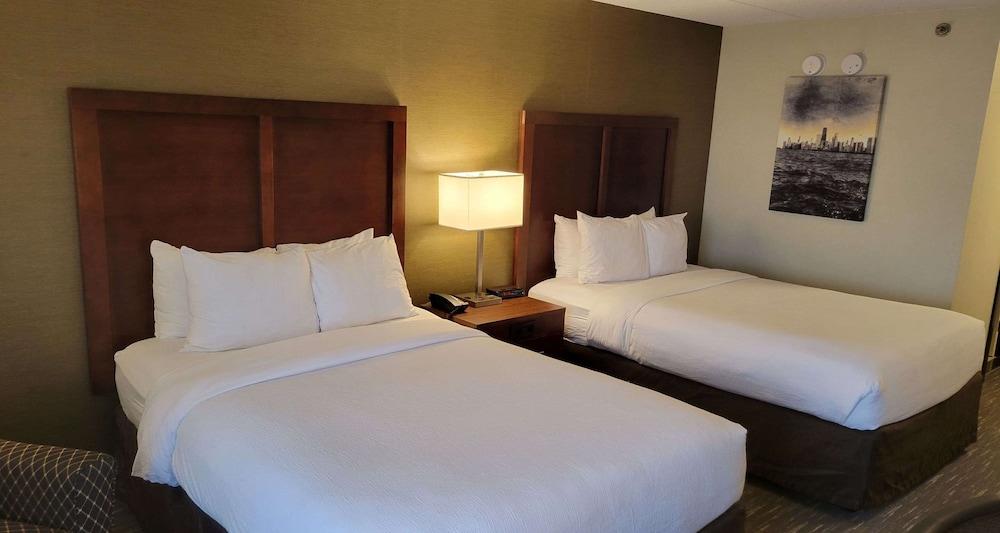 Best Western Chicago - Даунърс Гроув Екстериор снимка
