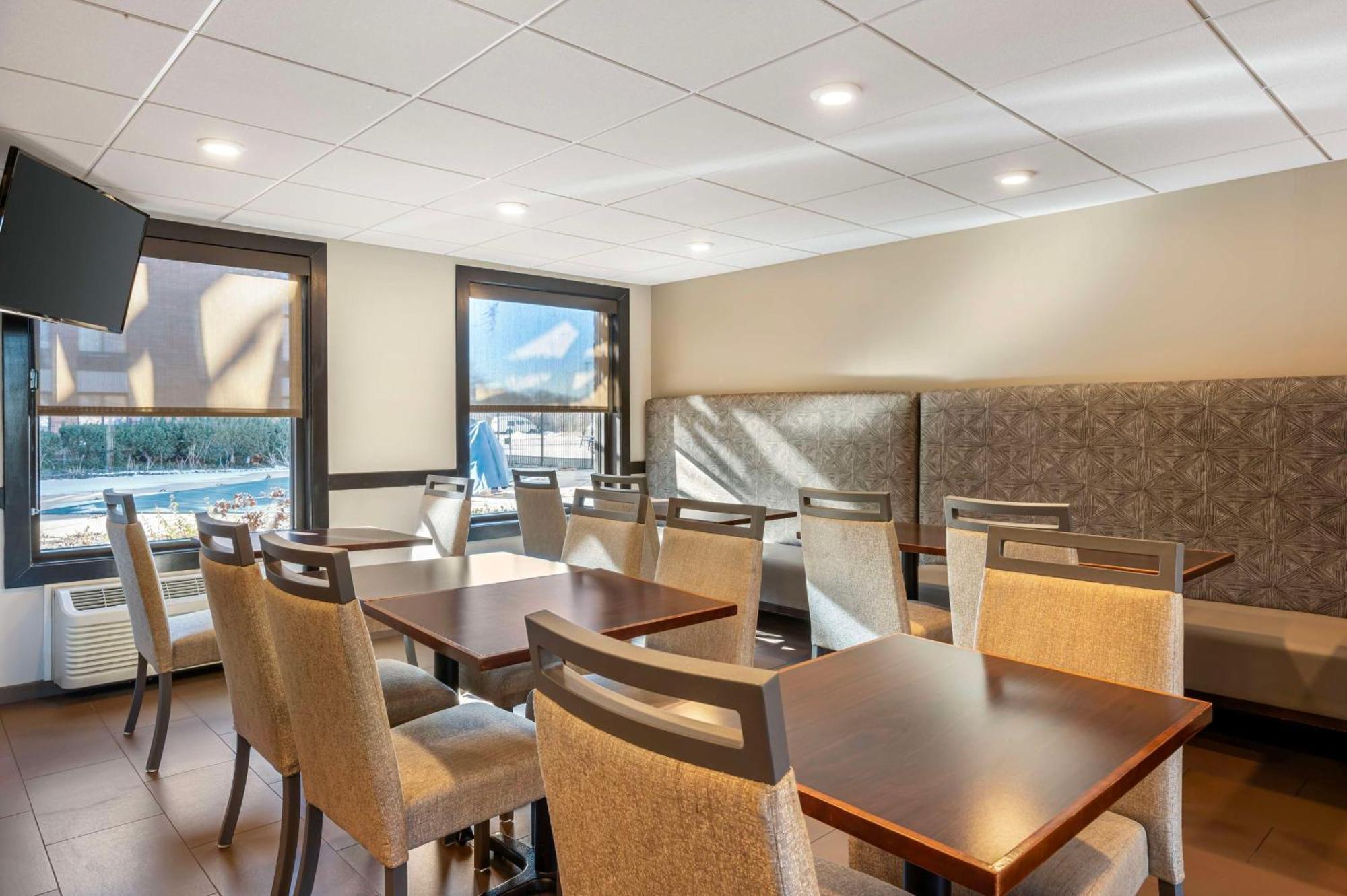 Best Western Chicago - Даунърс Гроув Екстериор снимка