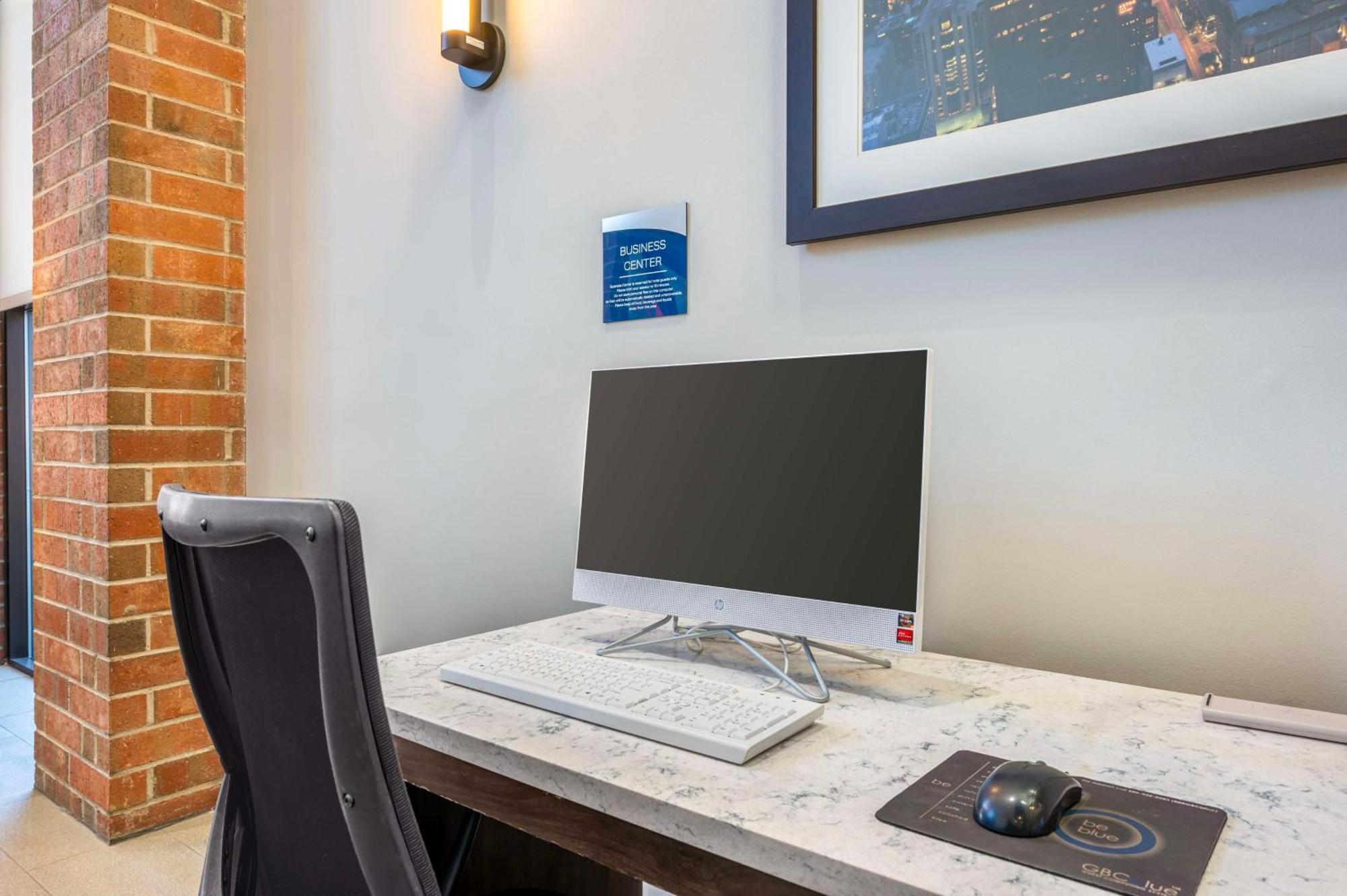 Best Western Chicago - Даунърс Гроув Екстериор снимка