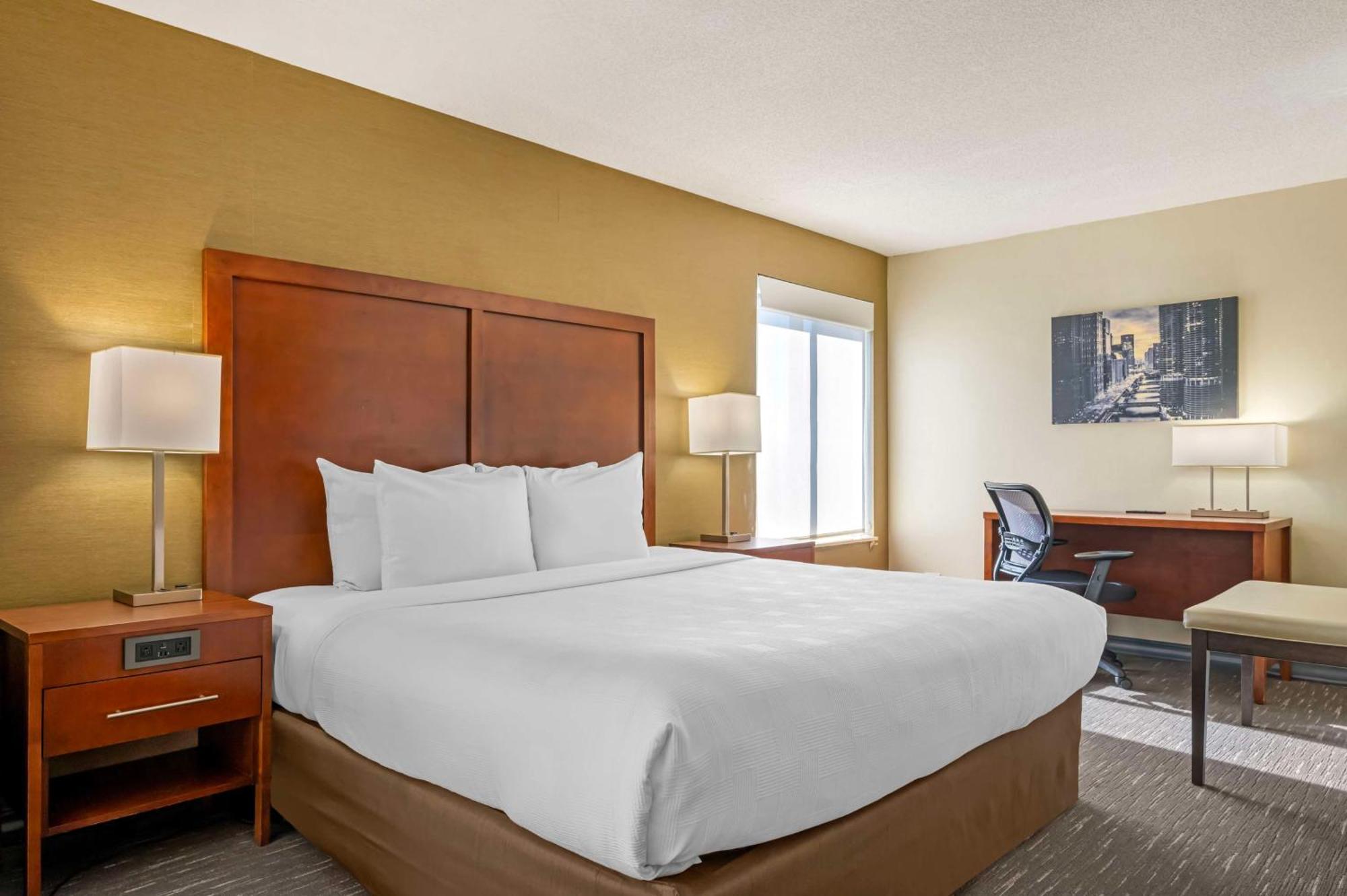 Best Western Chicago - Даунърс Гроув Екстериор снимка