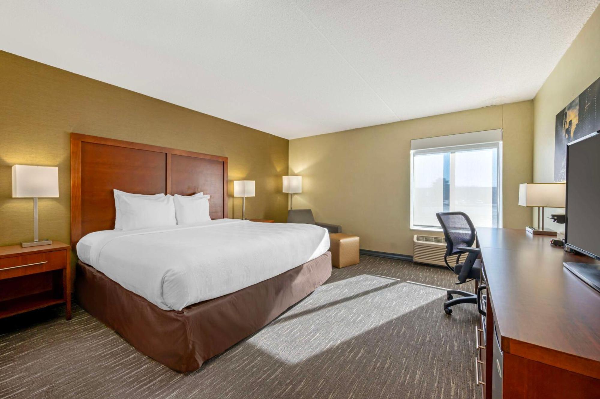 Best Western Chicago - Даунърс Гроув Екстериор снимка