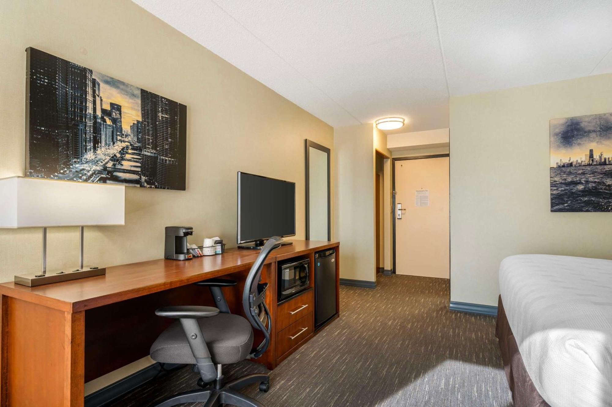 Best Western Chicago - Даунърс Гроув Екстериор снимка