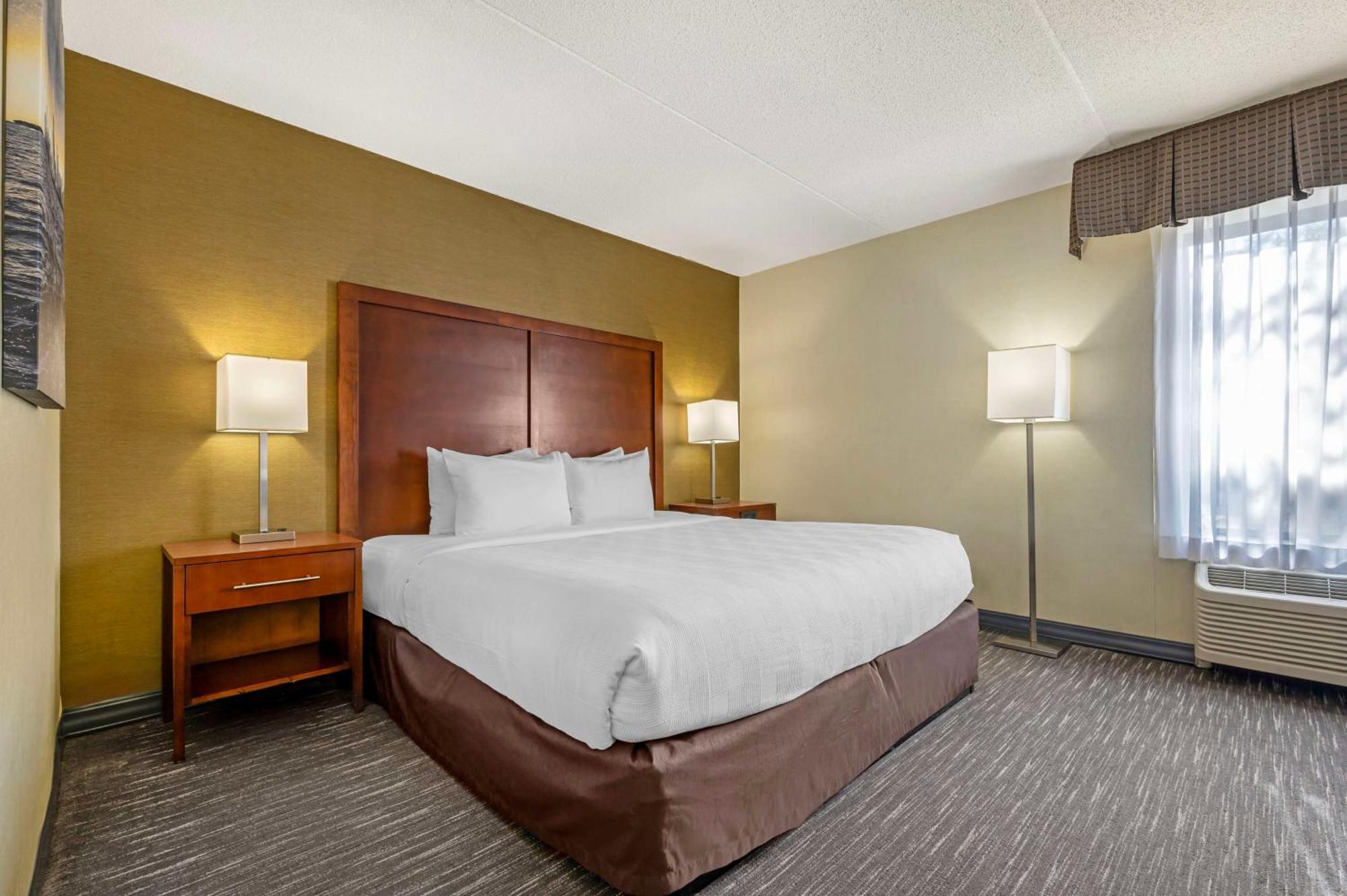 Best Western Chicago - Даунърс Гроув Екстериор снимка