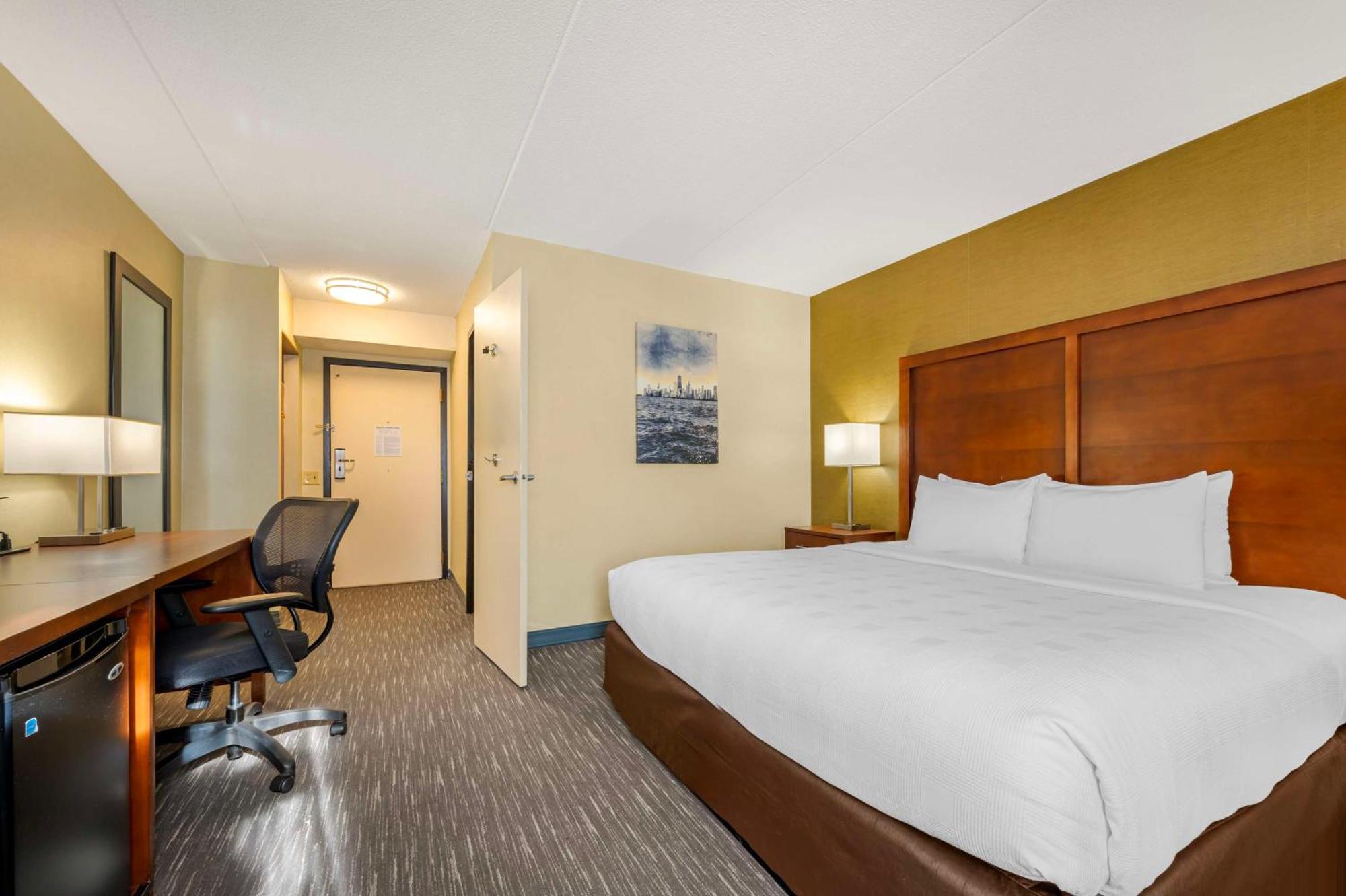 Best Western Chicago - Даунърс Гроув Екстериор снимка