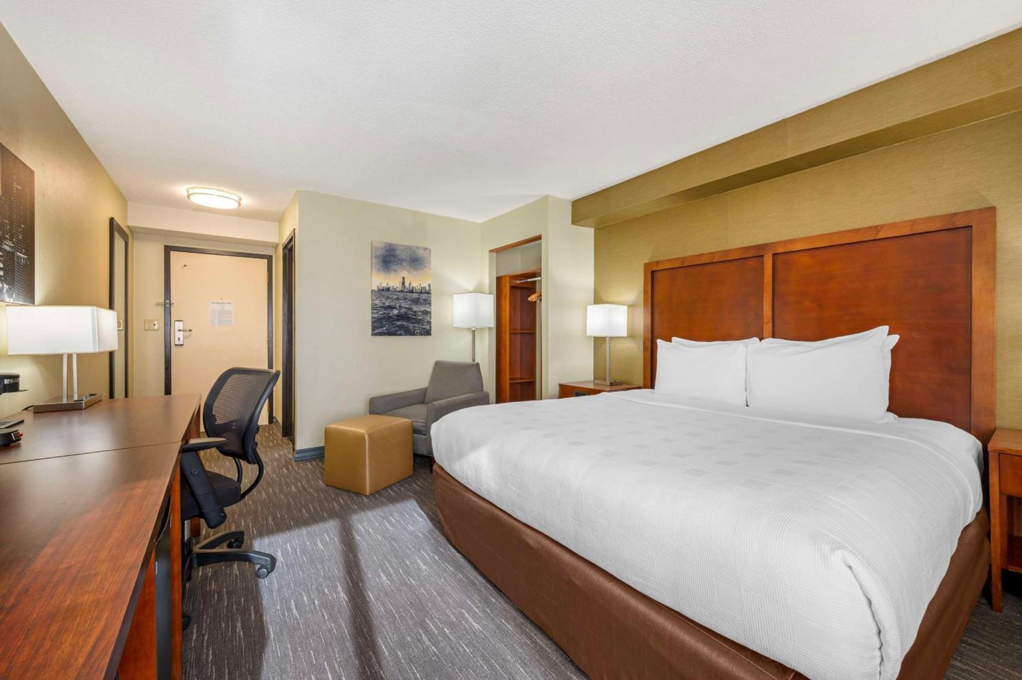 Best Western Chicago - Даунърс Гроув Екстериор снимка