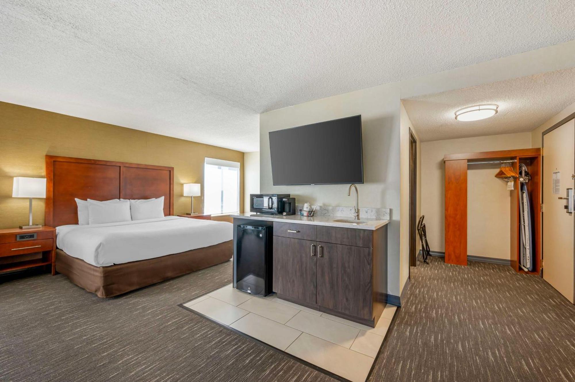 Best Western Chicago - Даунърс Гроув Екстериор снимка